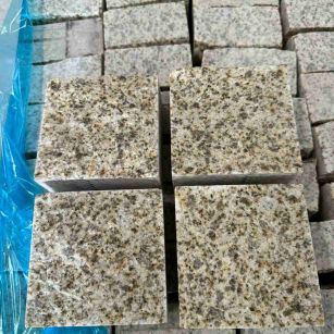 吉安 黄金麻花岗岩自然面小方块，弹石，马蹄石等