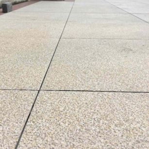 吉安 黄金麻花岗岩石板材荔枝面地面铺装效果