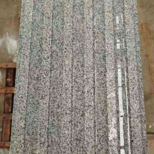 吉安 芝麻白花岗岩荔枝面雕刻盲道，盲条