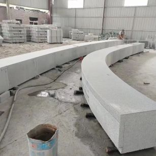 吉安芝麻白花岗岩石板材 园林光面弧形坐凳