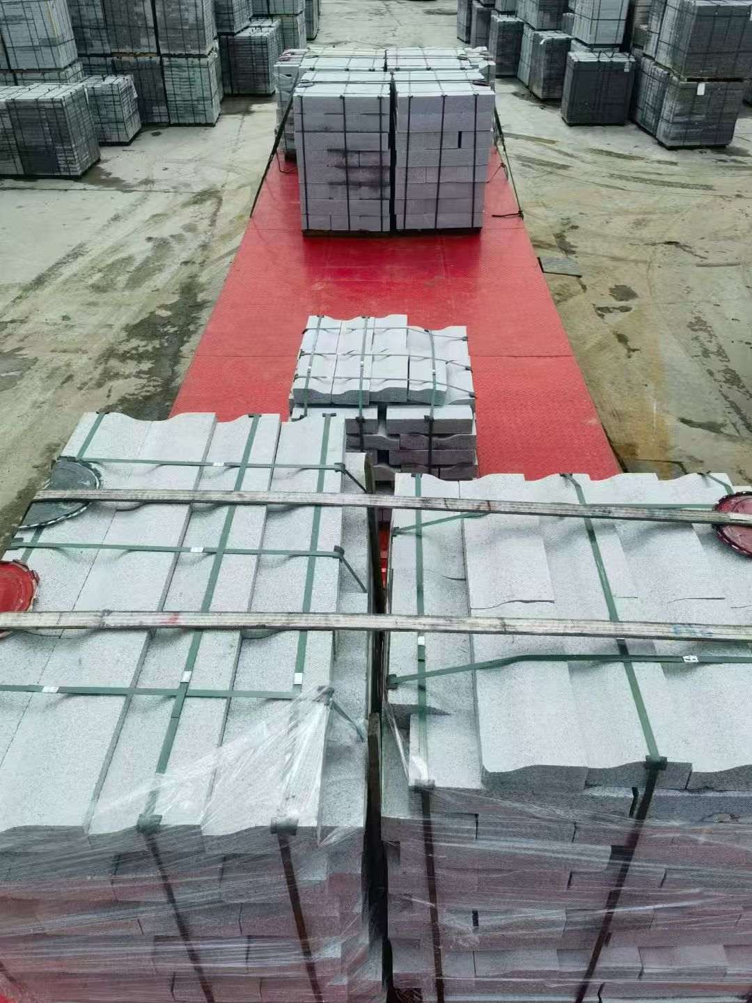 吉安 芝麻白仿形加直形路沿石出货日常