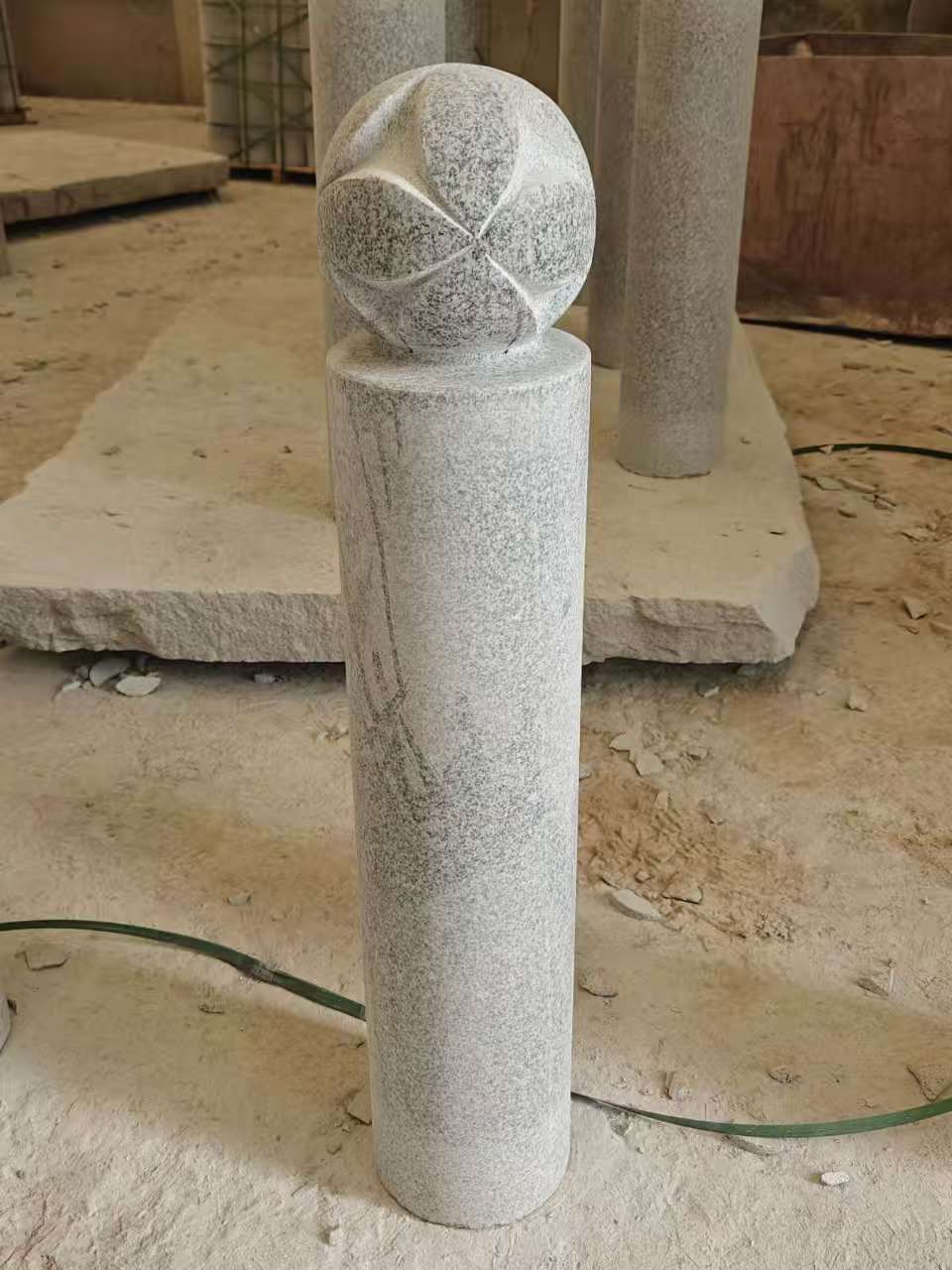 吉安 芝麻白花岗岩石材挡车石柱、停车柱、圆柱挡车柱、方柱挡车柱等