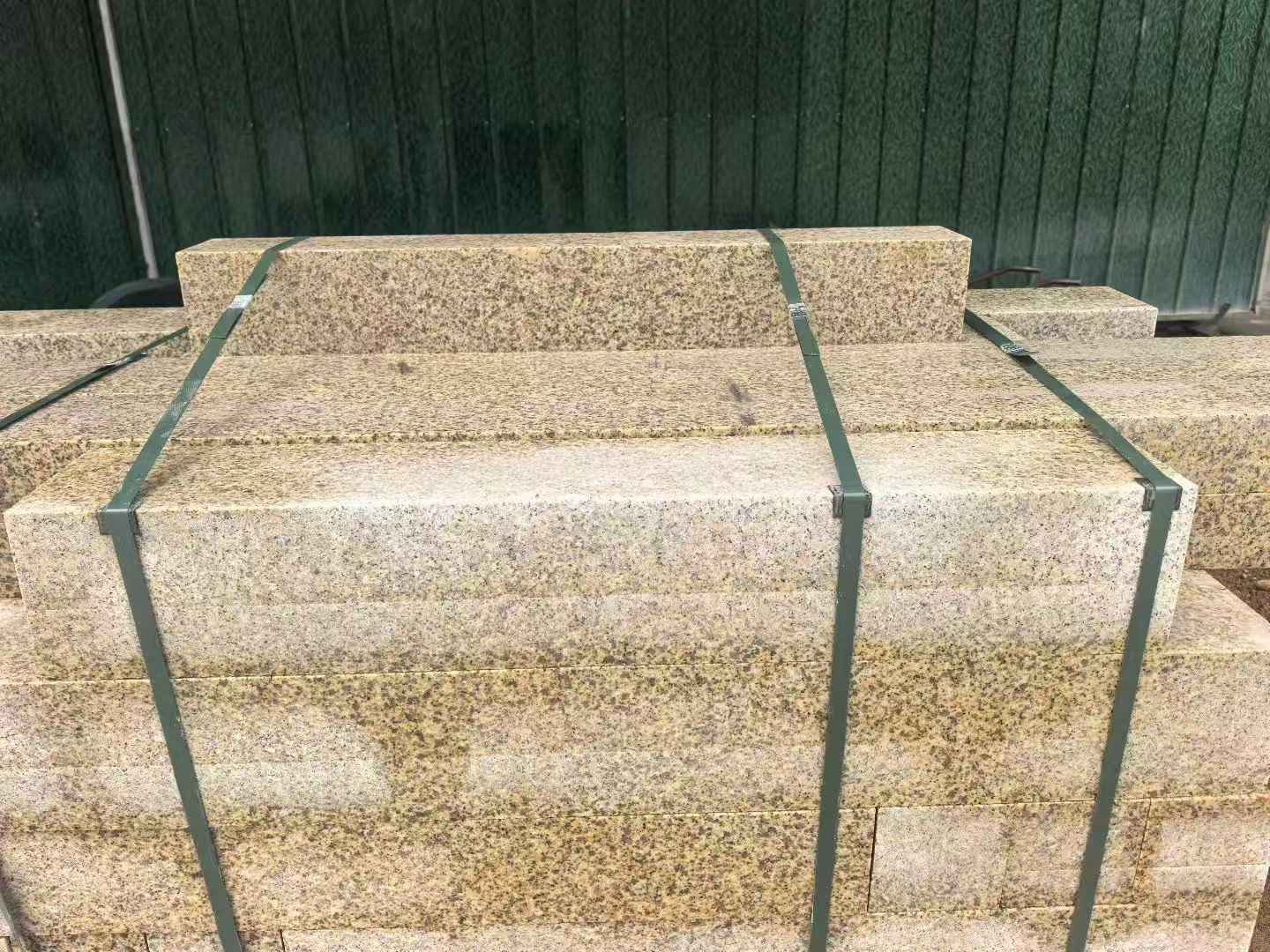 吉安 黄金麻花岗岩石材机切面栏杆料半成品