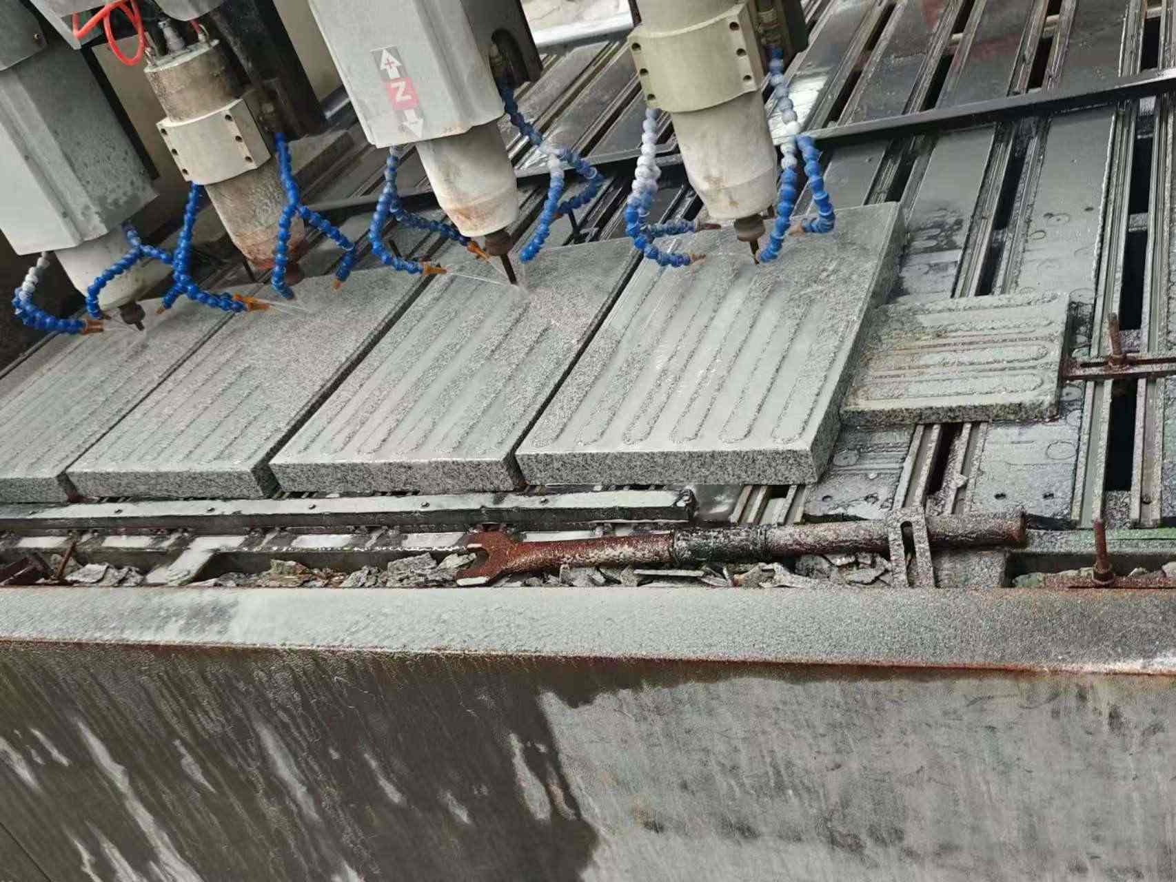 吉安 芝麻白花岗岩荔枝面盲道雕刻