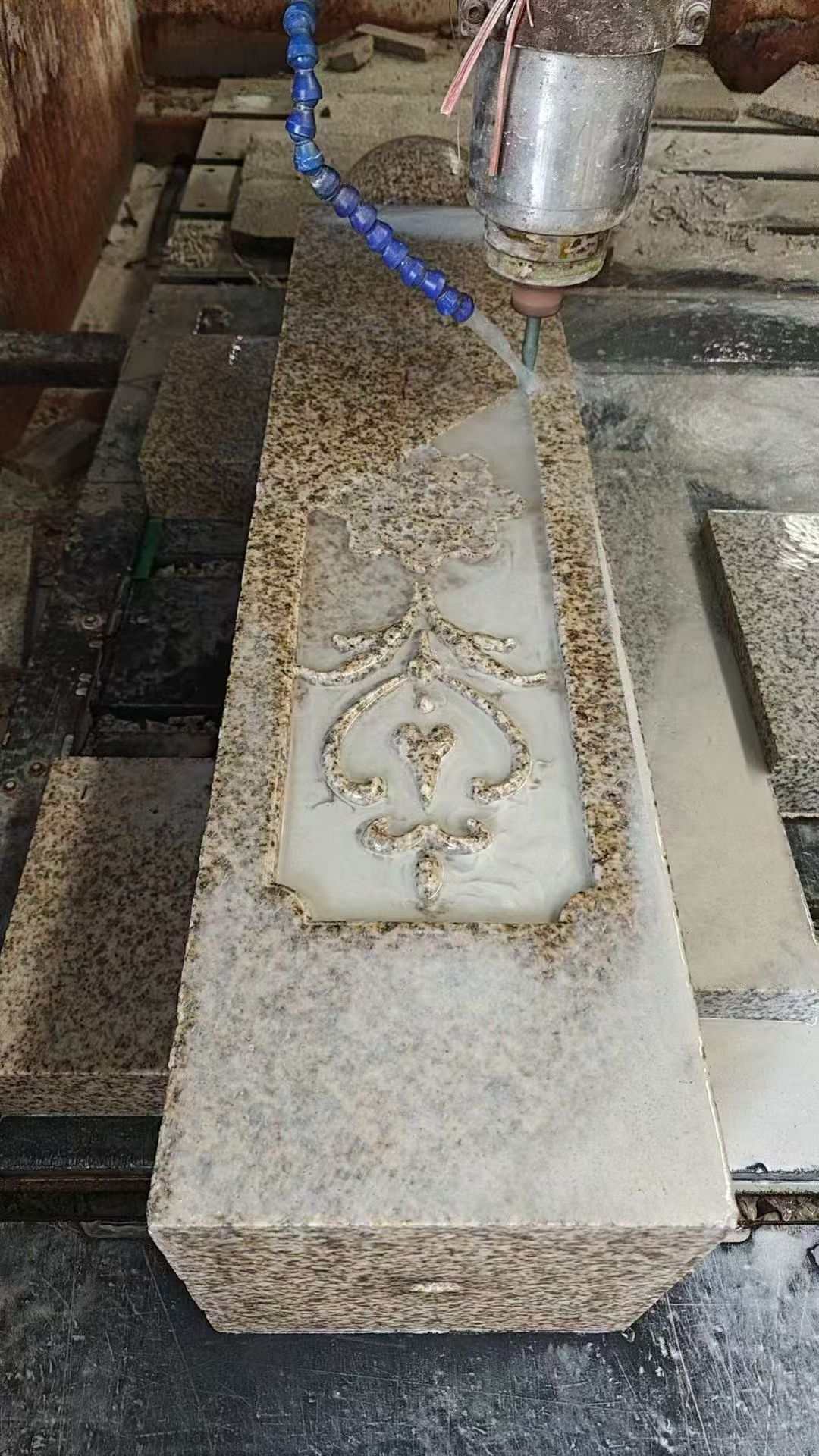 吉安 黄金麻花岗岩异形加工雕刻栏杆大柱