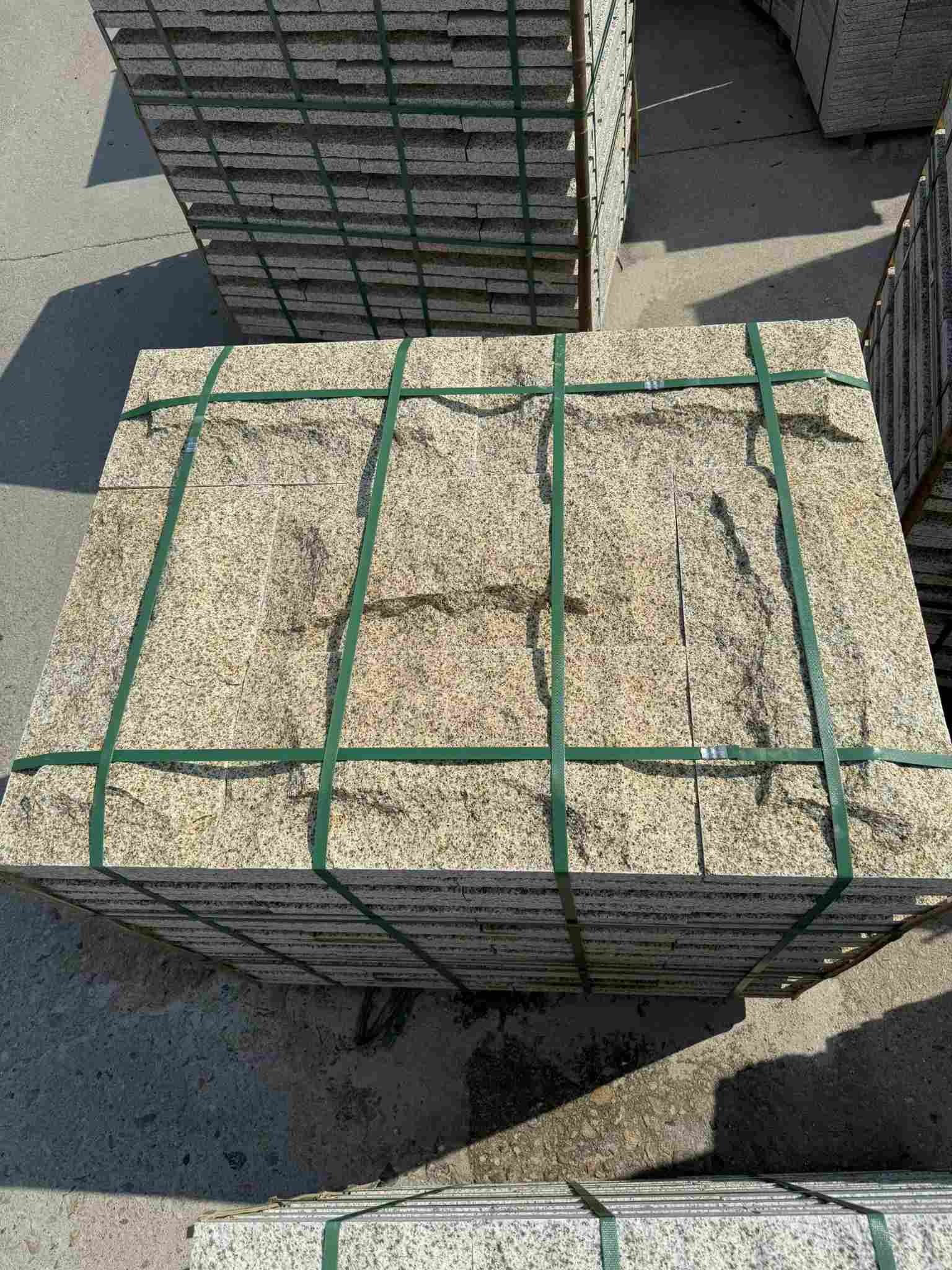 吉安 黄金麻花岗岩石材自然面蘑菇石成品