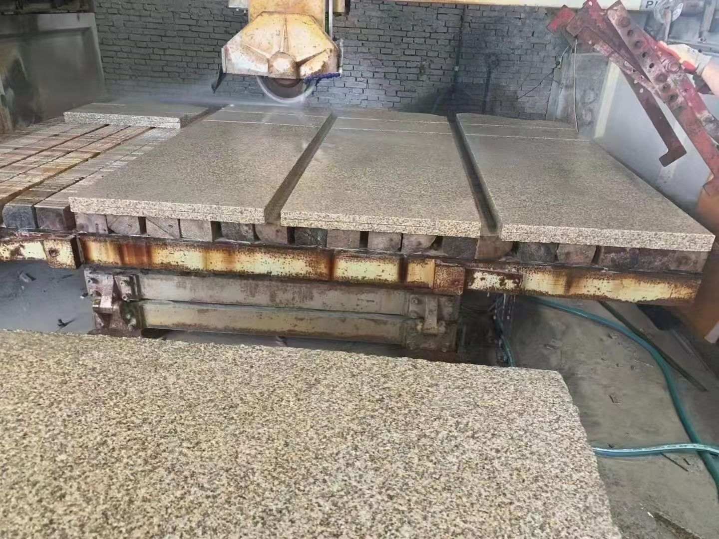 吉安 黄金麻荔枝面成品板加工