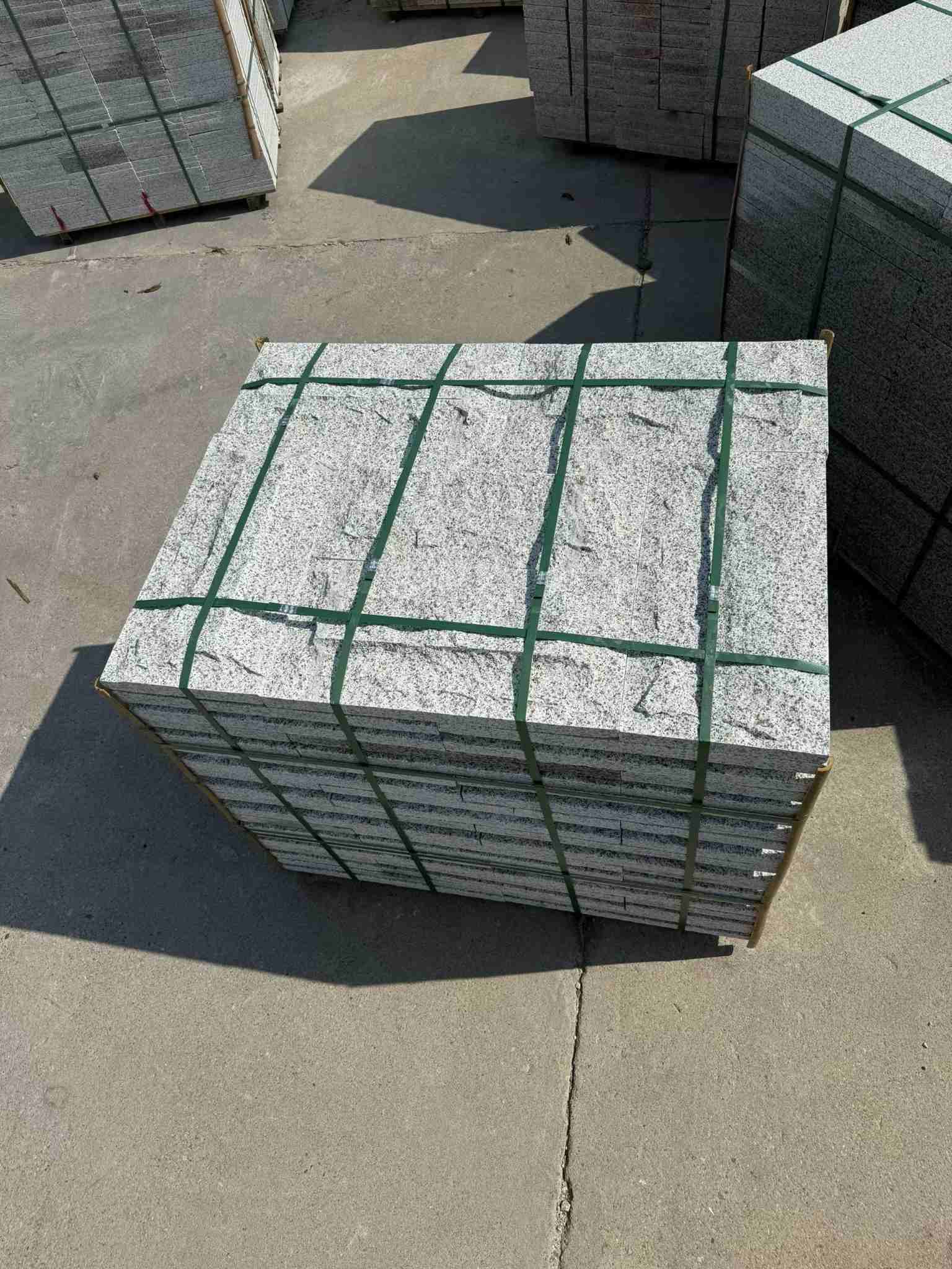 吉安 白麻花岗岩石材自然面蘑菇石成品