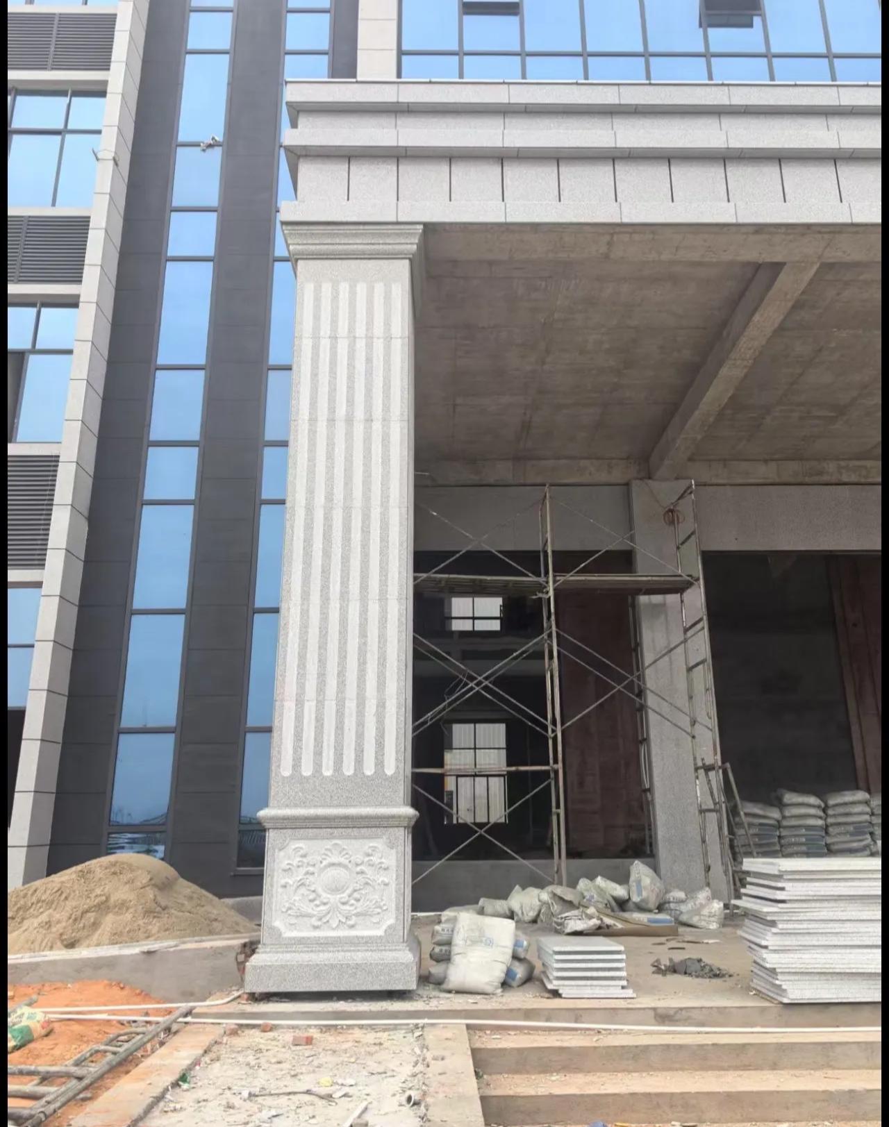 吉安 芝麻白光面花岗岩门楼大柱（罗马柱）配雕花底座