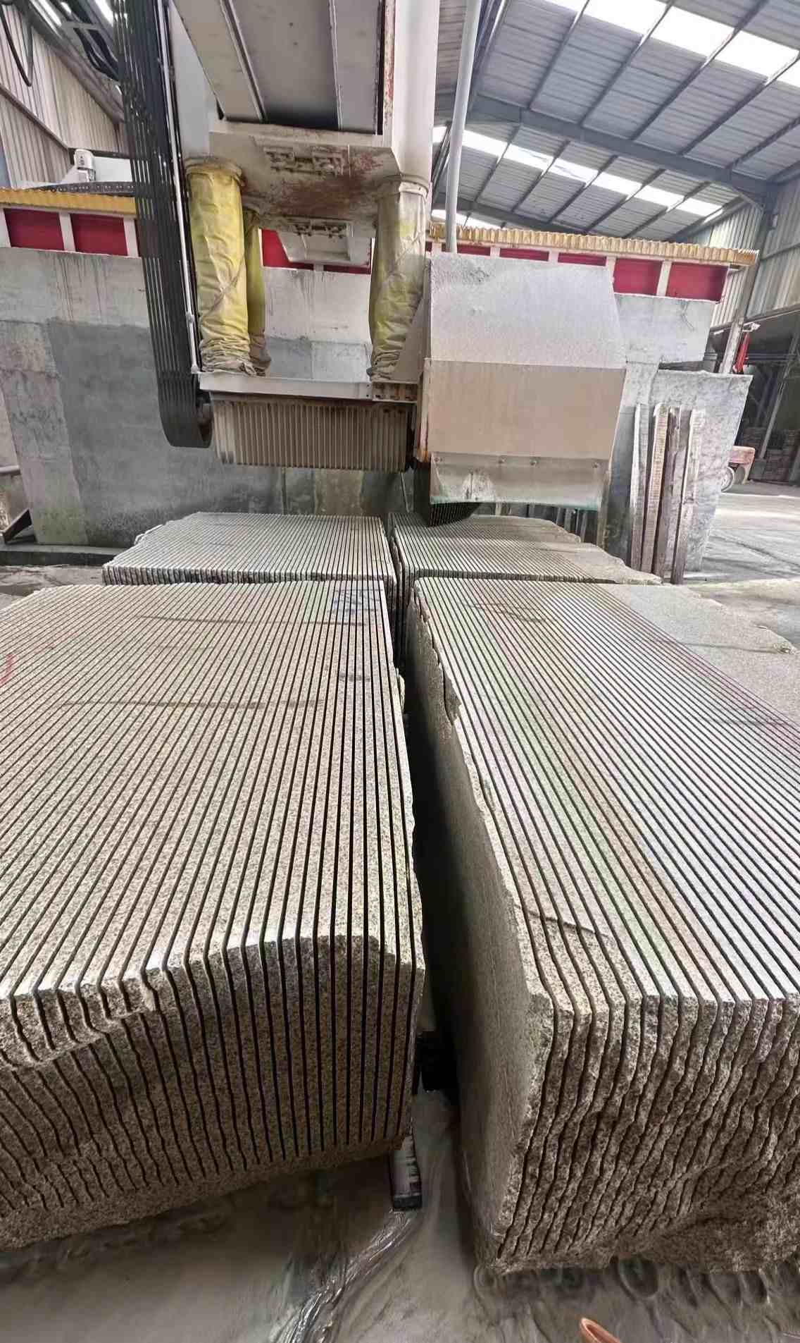 吉安 车间生产日常，黄金麻白麻花岗岩