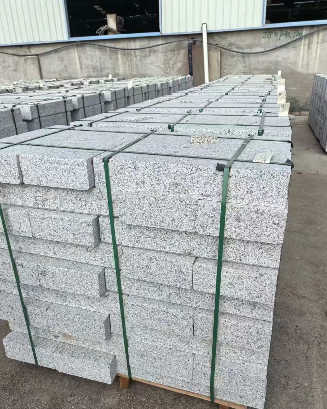 吉安 白麻花岗岩路沿石，弧形路沿石，道牙石，马路牙子，界石，路缘石，平沿石，直岩石，平缘石等