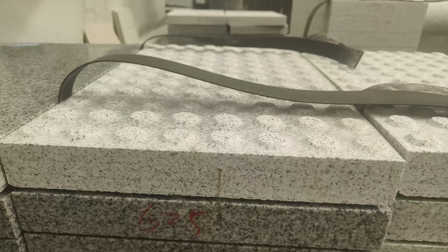 吉安 芝麻白花岗岩6.0公分荔枝面五轴加工雕刻盲点