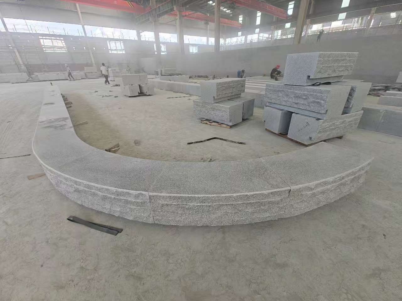 吉安 芝麻白异形坐凳，自然面光面弧形加工