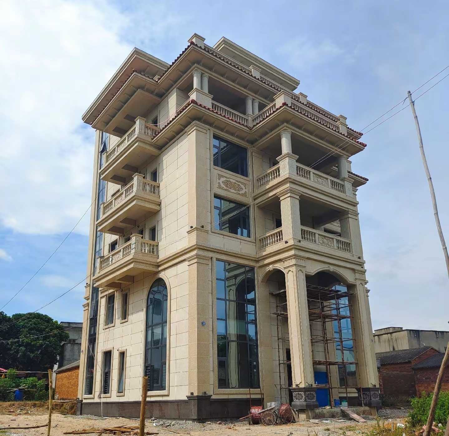 吉安 黄金麻花岗岩石材别墅外墙干挂搭配（雕花栏杆花瓶柱门楼罗马柱）