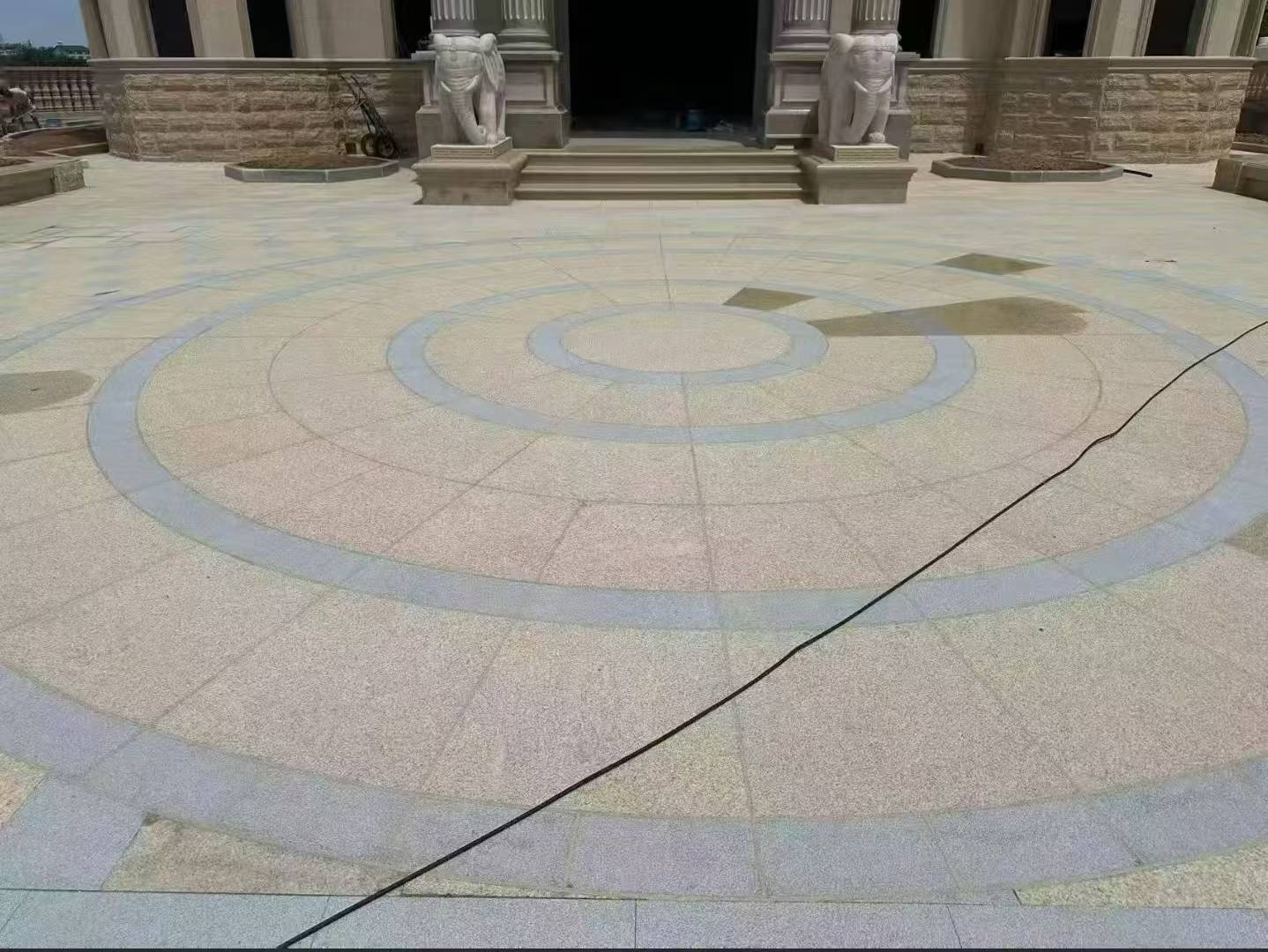 吉安 黄金麻芝麻灰花岗岩石材地铺拼接效果